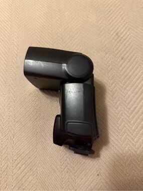 Canon External On-Camera Flash in Black